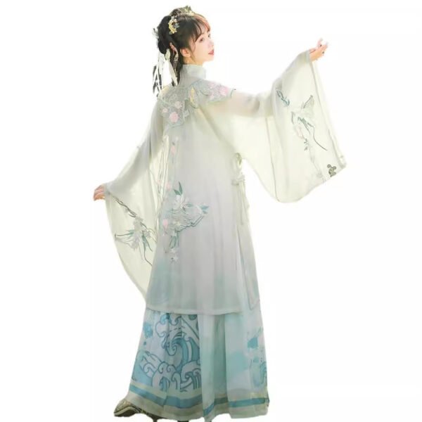 Ming-Style Yunjian Hanfu Set for Women