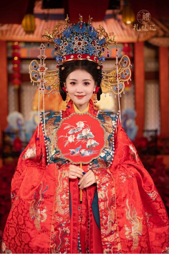 Typical styles of traditional Chinese wedding dresses