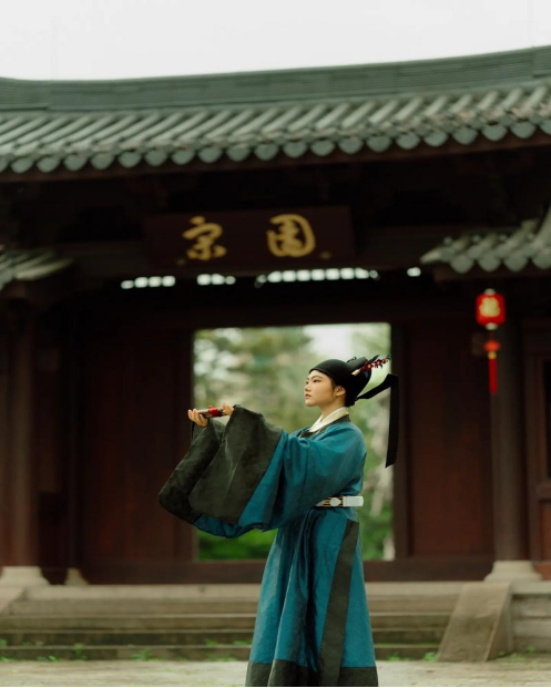 The Characteristics of Clothing in the Song Dynasty