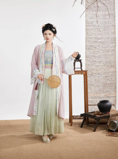 The Characteristics of Clothing in the Song Dynasty
