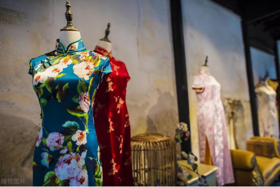 Traditional qipao vs Modern qipao