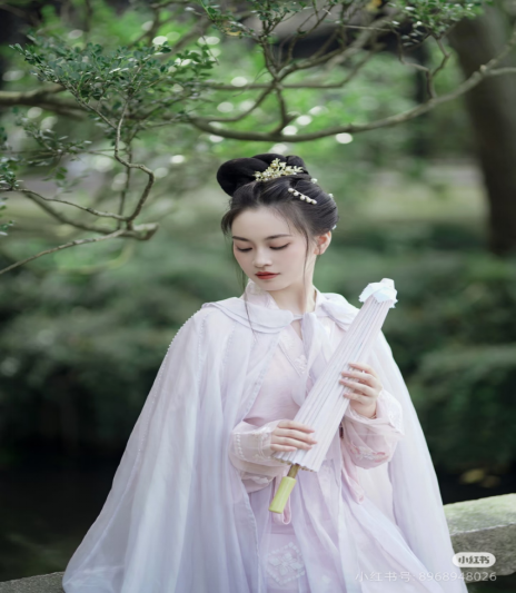 The cloaks of the Qin and Han Dynasties