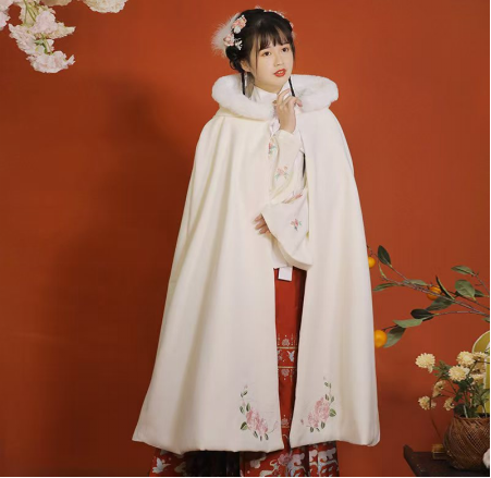 The cloaks of the Qin and Han Dynasties