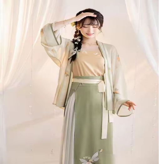How does it feel to wear Hanfu in summer?