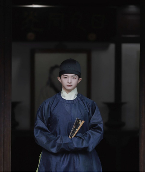 Official round-collared robe