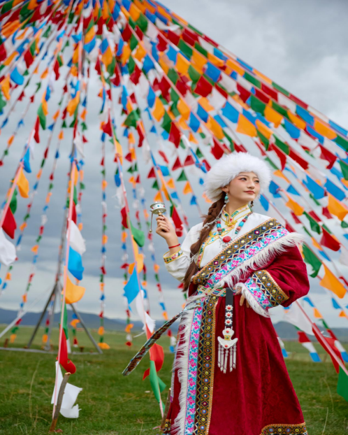 Exploration of the Unique Charm of Tibetan Clothing
