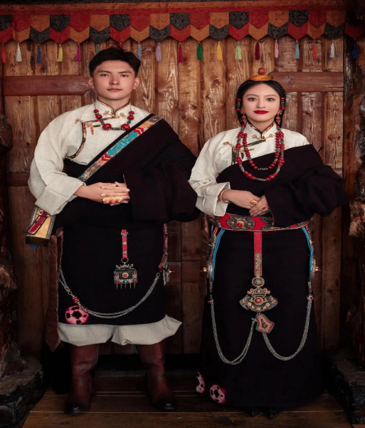 Main Characteristics of Tibetan Clothing