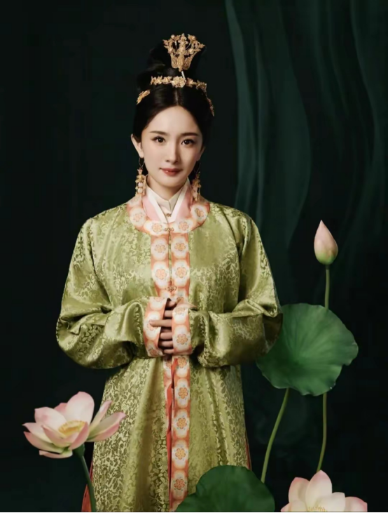 Yang Mi looks really beautiful in Hanfu
