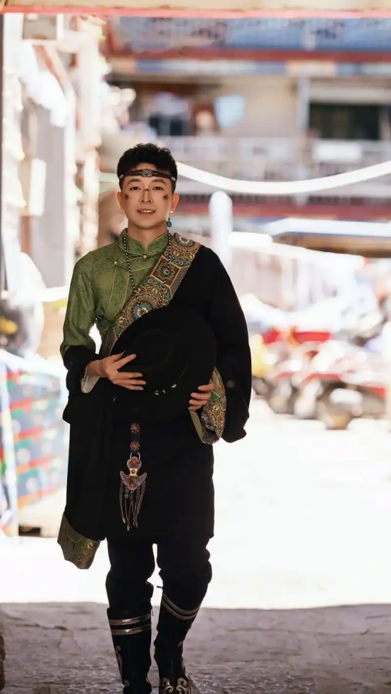 Tibetan Clothing photo