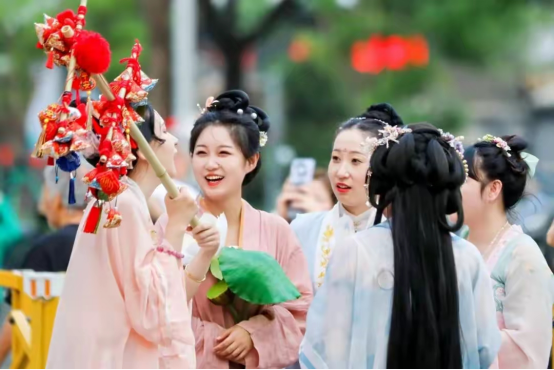 What Hanfu activities are held during the Dragon Boat Festival?