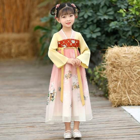 What are the characteristics of children’s Hanfu?