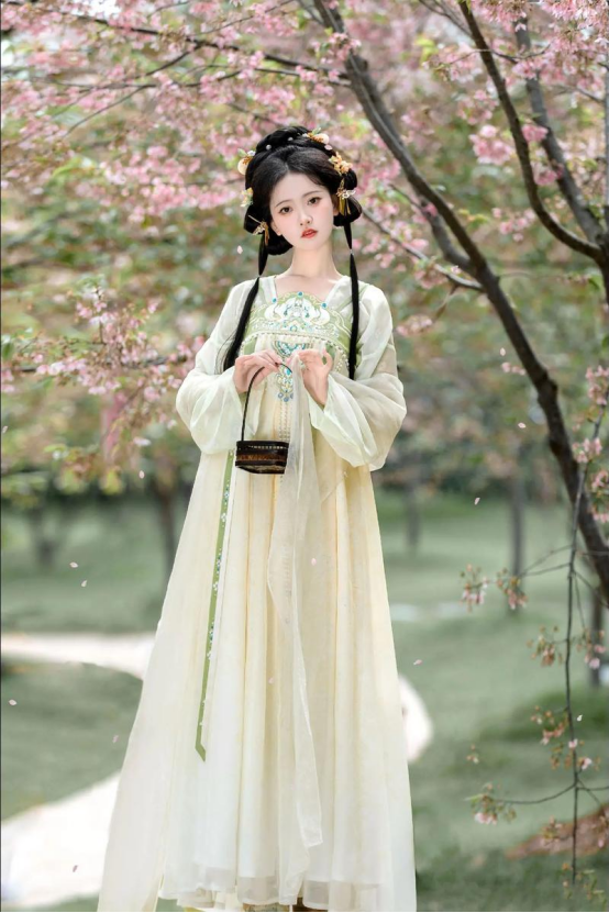 traditional Chinese hanfu clothing