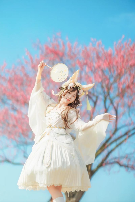 Qilolita: The Collision of qipao and Lolita