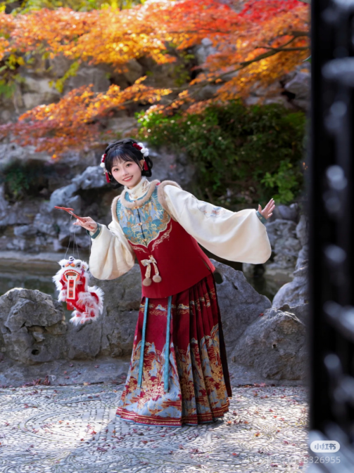 What Hanfu Do People Like to Wear During the Spring Festival?