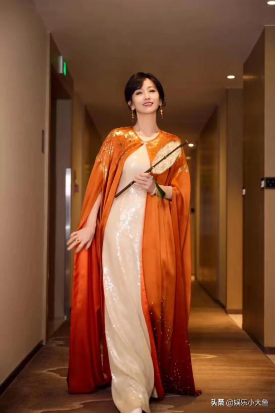 What are the designs of Chinese-style long gowns?