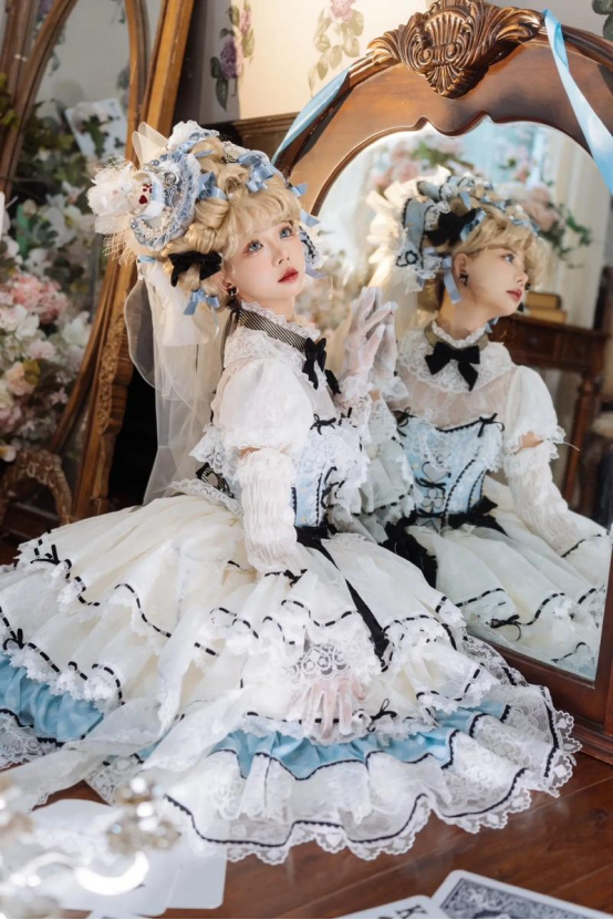 What are the characteristics of Qilolita and Hanlolita?