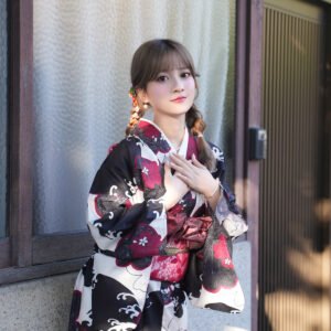 Women's Black/White Traditional Japanese kimono