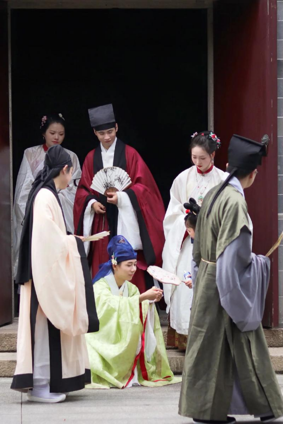 Hanfu of the Ming Dynasty on the Stage of Modern Drama
