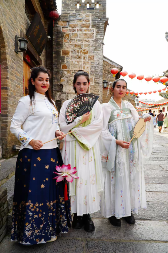 wearing Hanfu