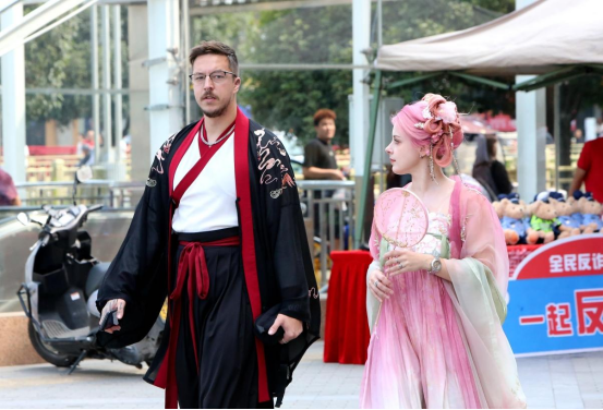 wearing Hanfu