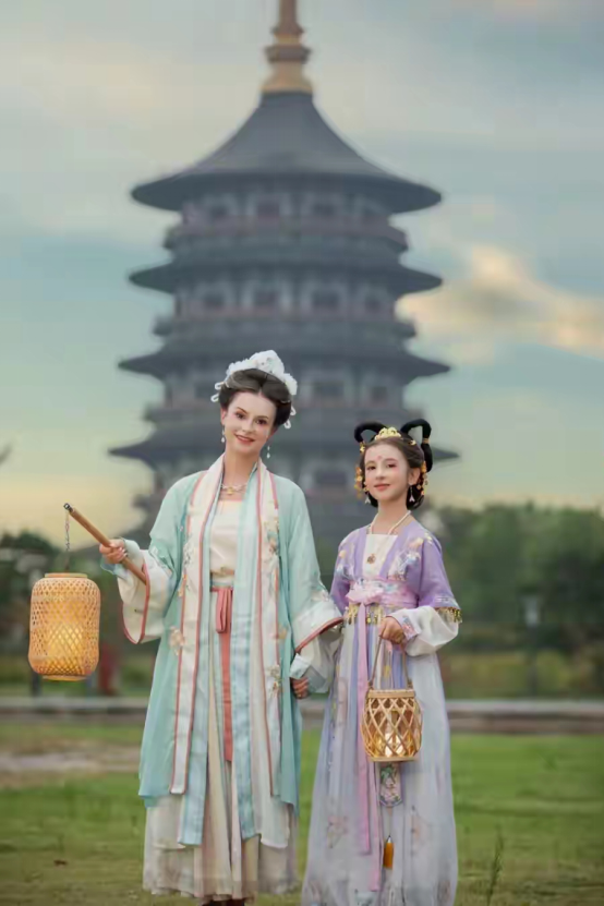 wearing Hanfu