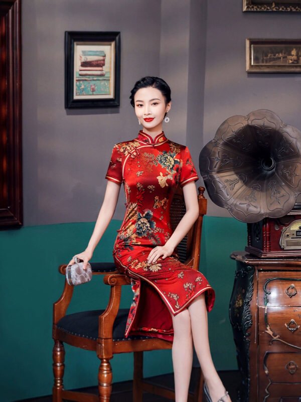 Chinese Vintage Style Mid-Length Cheongsam