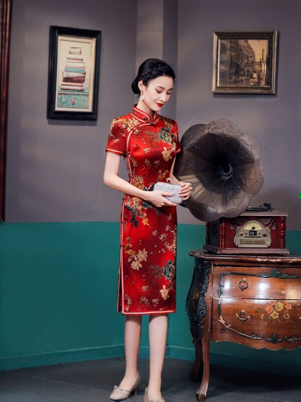 Chinese Vintage Style Mid-Length Cheongsam