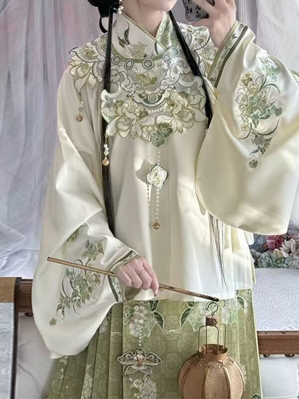 Ming-Dynasty-Hanfu-Autumn-Winter-Daily-Set Ming Dynasty Hanfu: Timeless Traditional Chinese Clothing