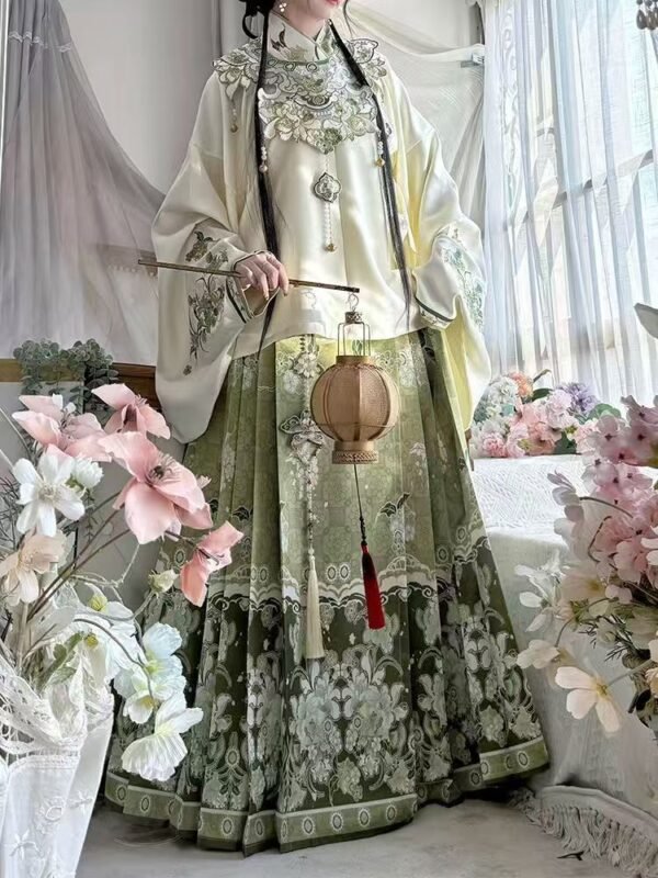Ming-Dynasty-Hanfu-Autumn-Winter-Daily-Set-main-photo Ming Dynasty Hanfu: Timeless Traditional Chinese Clothing