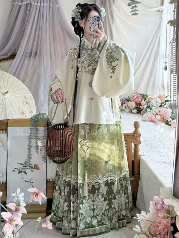 Ming-Dynasty-Hanfu-Autumn-Winter-Daily-Set-main-photo1 Ming Dynasty Hanfu: Timeless Traditional Chinese Clothing