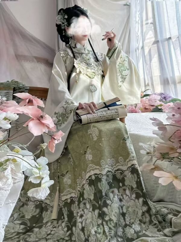 Ming-Dynasty-Hanfu-Autumn-Winter-Daily-Set-main-photo2 Ming Dynasty Hanfu: Timeless Traditional Chinese Clothing