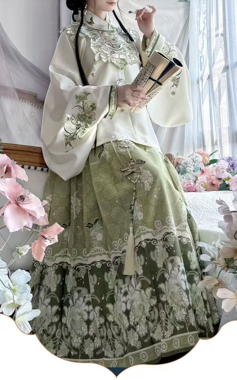 Ming Dynasty Hanfu: Timeless Traditional Chinese Clothing