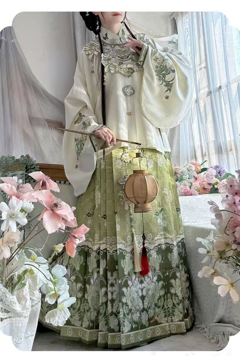 Ming Dynasty Hanfu: Timeless Traditional Chinese Clothing