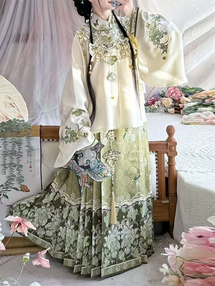 Ming Dynasty Hanfu: Timeless Traditional Chinese Clothing