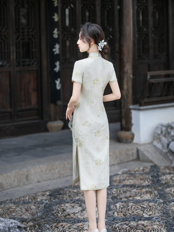 beige-real-silk-Chinese-wedding-dress-for-young-brides