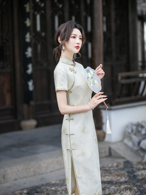 beige-real-silk-Chinese-wedding-dress-for-young-brides