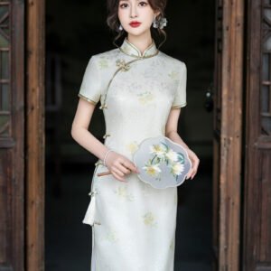 2025 Summer Chinese Wedding Dress - Beige Silk Qipao