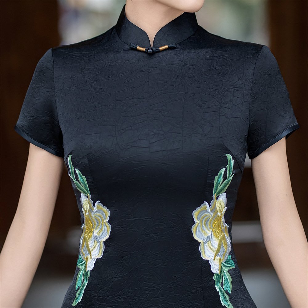 high-end Black Embroidered Traditional Chinese cheongsam dress for women