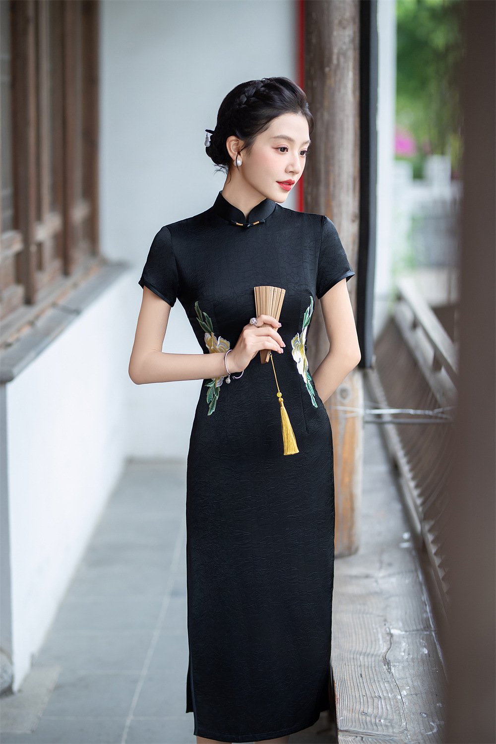 high-end Black Embroidered Traditional Chinese cheongsam dress for women